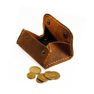 Nouveau étui à monnaie en cuir PU avec fermeture à bouton-poussoir de créateur en marron - Product Image 1