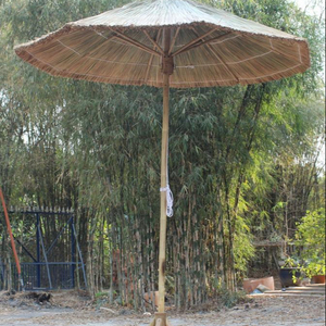 Parasol écologique en chaume avec motif en herbe de mer et feuilles de palmier, mobilier d'extérieur traditionnel du Vietnam - Product Image 1