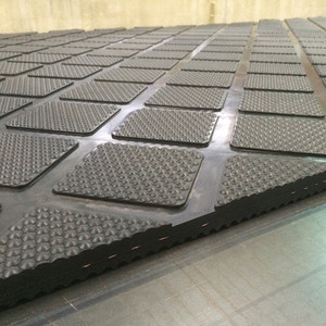 Tapis en caoutchouc d'insertion de tissu durable pour l'étable de vaches/écurie de cheval/remorque/flotteur/logement d'animal - Product Image 5