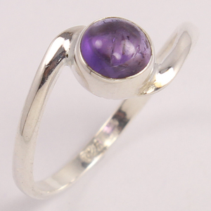 Pretty 925 anillo de plata esterlina sólida con forma redonda amatista piedra preciosa bisel ajuste fino anillo de plata joyería al por mayor - Product Image 1