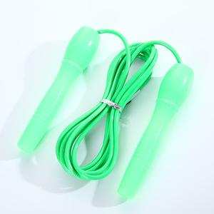 Cuerda de saltar de PVC de alta calidad al por mayor OEM logotipo personalizado Velocidad Ajustable Fitness manijas de plástico cuerda de saltar brillante ponderada - Product Image 2
