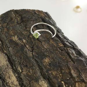 Anillo de Plata de Ley 925 con Flor, Joyería Fina de Moda para Fiesta o Boda, con Gema de Peridoto, Joyería al por Mayor para Mujer, Engaste de Bisel - Product Image 1