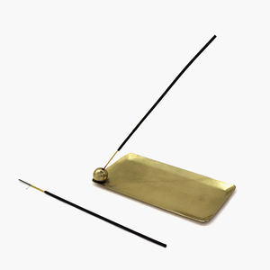 Bandeja chapada en oro con soporte de incienso de bola de latón - Product Image 1