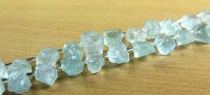 Perles de pierres précieuses en aigue-marine bleue naturelle de 21 pièces, forme brute inégale, perceuse latérale supérieure non traitée pour la fabrication de bijoux - Product Image 3