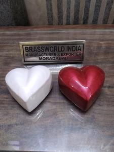 Urne funéraire pour animaux de compagnie en métal, style américain Brassworld India HTU-915, avec différentes variétés de cœurs commémoratifs - Product Image 5