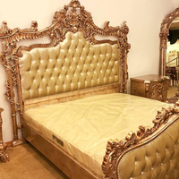 Lit de rangement extensible en bois classique avec tête de lit éclairée, design Chesterfield capitonné fait main - Meubles de chambre à coucher de luxe