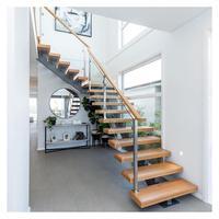 Escalier intérieur classique sur mesure Alucasa, escalier en acier, design décoratif, escalier moderne avec marches en bois et éclairage LED