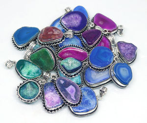 Livraison gratuite, Exclusive Pendentif en Agate à plusieurs tranches, bijoux en pierre précieuse plaqué argent de styliste - Product Image 4