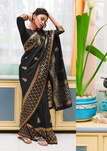 Sari en soie Banarsi pour femmes indiennes avec chemisier à manches courtes - Vêtement de mariage et de fête, design intemporel - Product Image 3