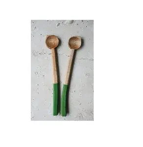 树脂和木勺用于绿色手柄用于天然木质颜色和水安全抛光的长皇家沙拉