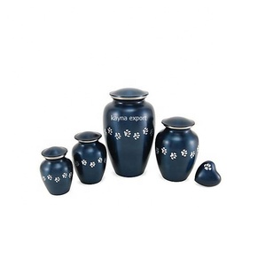 Nouvel arrivage Urne bleue pour animaux de compagnie de taille personnalisée Design unique Métal coulé fini avec marque de patte en étain Fournitures funéraires en vente - Product Image 1
