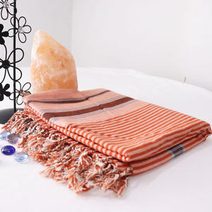 Toalla de playa turca Kikoy de la mejor calidad, toalla Kikoy de 100% algodón, elegantes Toallas de playa de golf a rayas tradicionales de la India - Product Image 3