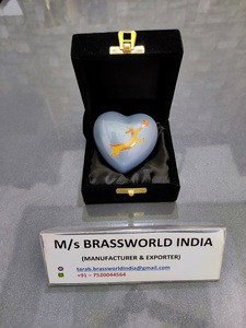 Aluminio Perro Mariposa Mascota Corazón Recuerdo Cremación Urna Suministros funerarios para adultos por Brassworld India - Product Image 2