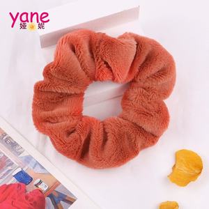 Vente en gros d'accessoires pour cheveux en peluche Style doux Tissu Chouchous pour cheveux Solide Elastique <span class=keywords><strong>Chouchou</strong></span> pour cheveux Fabricant - Product Image 5