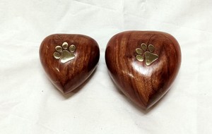 Wooden Heart Shape Pet Cremation Urn with Paw Print Small <b>Memorial</b> <b>Keepsake</b> Urn for Dog and Cat Ashes Storage <b>Box</b> - Product Image 4
