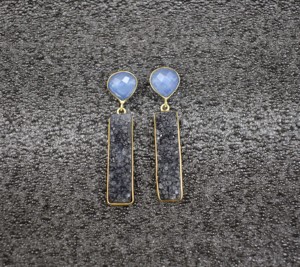 สีฟ้าและสีดำ druzy อัญมณีต่างหูชุบทอง18K ทำด้วยมือรูปลูกแพร์ของขวัญสำหรับเธอทำจากทองเหลือง - Product Image 3