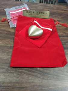 Souvenir en forme de cœur en laiton avec boîte en velours, urne de crémation, fournitures commémoratives, brasworld inde - Product Image 3