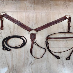 Y & Z Ensemble de selles de saut Western en cuir véritable de qualité supérieure de haute qualité comprenant un collier de poitrine et des rênes pour chevaux - Product Image 1