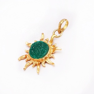 Pendentif en agate verte, sucre druzy, plaqué or, en laiton, design soleil, collier, pendentifs, pierres précieuses, bijoux, vente en gros - Product Image 1