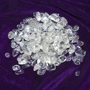 El mejor valor de Chips AAA de cuarzo cristalino: Chips AAA de cuarzo cristalino a la venta Piedra de decoración del hogar curativa - Product Image 1