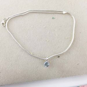 Pendentif en argent sterling fait à la main, léger, design personnalisé, lunette en topaze bleue classique, ensemble de pendentifs fins de style mignon - Product Image 4