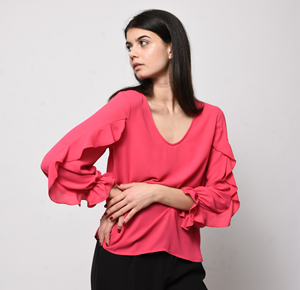 Tunique italienne à col en V de la meilleure qualité en georgette avec des manches rouges, fermeture élastique. Pour la journée - Product Image 3