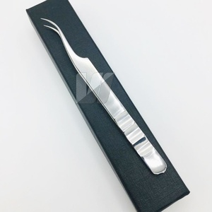 Pince à cils en acier inoxydable durable japonais en argent de haute qualité avec applicateur de Logo personnalisé à pointe pointue - Product Image 2