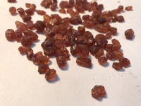 Batu Permata Garnet Mandarin Oranye Alami Bentuk Kasar Berkualitas Tinggi