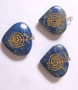 Colgante de piedra de lapislázuli Choko-Reiki tallado a mano, piedra preciosa de ágata semipreciosa, estilo de amor Feng Shui, grabado directo tallado - Product Image 1