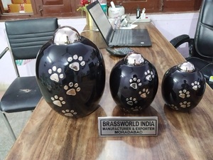 โกศสัตว์เลี้ยงทองเหลืองแบบอเมริกัน หลายขนาด รุ่น BWI-786-253 อุปกรณ์งานศพ โดยบรัสส์เวิลด์ อินเดีย - Product Image 2