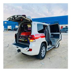 Ambulance médicale de luxe 4x4, état neuf, disponible en versions diesel et essence, avec transmission manuelle - Product Image 5