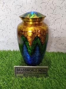 Brassworld โกศฌฌาปนกิจทองเหลืองสีทองของอินเดียพร้อมวงดนตรีสามวงแบบอเมริกันงานศพผู้ใหญ่ผลิตจากโลหะที่ทนทาน - Product Image 5