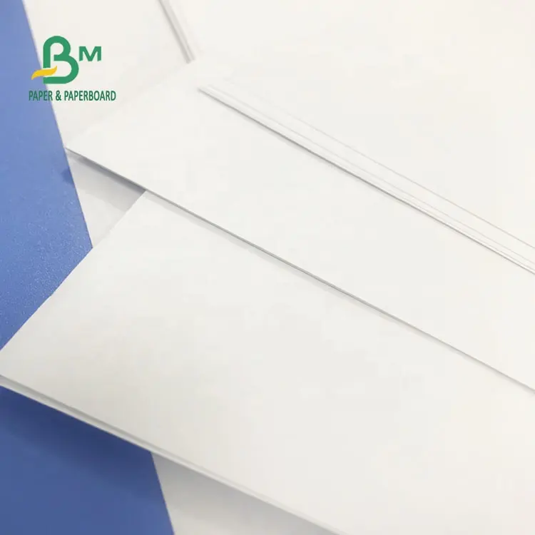 110% सफेदी UWF Uncoated ऑफसेट कागज रीलों 90cm 100cm 120cm चौड़ाई