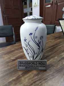 Brassworld India Urna de cremación para adultos de latón verde con mariposa Impreso Estilo americano Suministros funerarios - Product Image 3