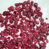 Rubis fin de haute qualité brut du Mozambique pierres précieuses en vrac rose rougeâtre pour la fabrication de prix d'usine