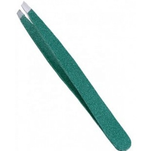 Pince à épiler personnalisée à marque privée en acier inoxydable, pointe lisse de 10 mm, prise en main parfaite, plate et inclinée pour sourcils - Product Image 1