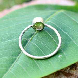 Anillo de piedras preciosas hecho a mano de Plata de Ley 925 al por mayor buena calidad peridoto verde estilo clásico certificado IGI para fiestas - Product Image 3