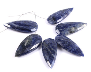 Piedra preciosa de sodalita Natural para fabricación de joyas, piedra preciosa de Briolette de pera, facetada, calibrada, tamaño 41x17mm, precio al por mayor - Product Image 1