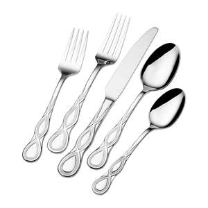 Elegante juego de cubiertos de acero inoxidable con diseño grabado perfecto para cubiertos de mesa y accesorios de boda - Product Image 1