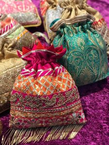 NEW--POTLI-BAG กับ BEAUTIFUL--HAND--EMBROIDERY--KASAB--WORK ON--BAGS สำหรับงานปาร์ตี้และงานแต่งงาน @ 2021 - Product Image 2