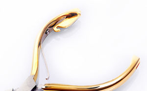 Pince à cuticules pour Nail Art Poignée ergonomique à ressort unique plaquée or Conception durable Pédicure Manucure Coupe-cuticules pour ongles - Product Image 3