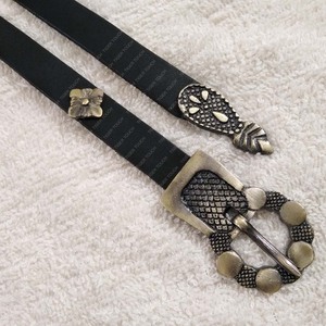 Ceinture médiévale en cuir véritable avec laiton pour boucle et extrémité articulée Modèle en cuivre clouté TT-7384 ABL - Product Image 4