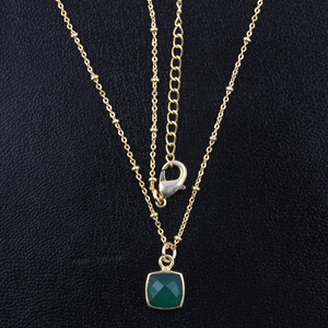 Collar con colgante de cojín de ónix verde, colgante pequeño y delicado hecho a mano, ajustable - Product Image 2