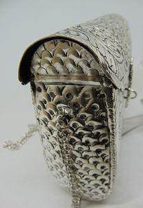 Pochette vintage indienne en laiton argenté, sac à main ethnique fait à la main pour femmes, pochette en métal - Product Image 5