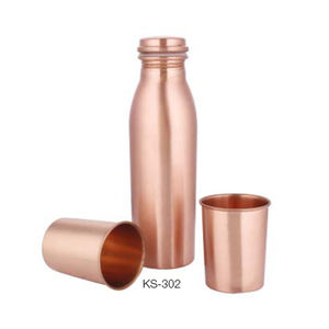 Jarra de agua de cobre hecha a mano con mango de metal de diseño clásico de vidrio, recipiente ecológico para uso en fiestas con aislamiento caliente/frío - Product Image 3