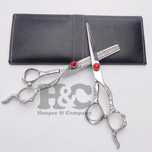 กรรไกรตัดผมสแตนเลสแบบแบนหลายขนาดสำหรับร้านตัดผมตัดผมมืออาชีพปรับแต่งได้ - Product Image 3