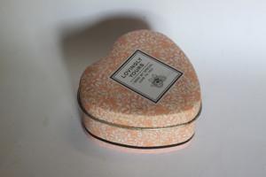 Bougie parfumée en cire de soja Caro gris clair, décoration d'intérieur de luxe personnalisée - Product Image 6