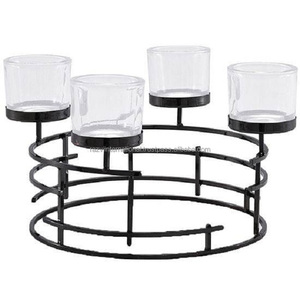 Candelabro de Metal de Cuatro Llamas Hecho a Mano, Duradero y Ecológico, y Elegantes Portavelas y Faroles para Bodas y Eventos - Product Image 1