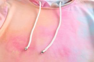 Haute qualité femmes léger coton éponge sweats hiver haut court sweats à capuche avec 3D broderie avant Badge décoration - Product Image 3