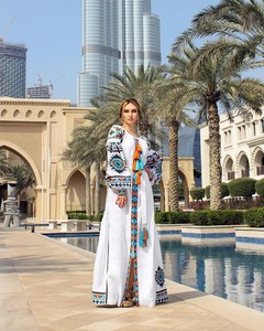 <span class=keywords><strong>Lungo</strong></span> bianco ricamato vyshyvanka vestito rotondo collo stringa <span class=keywords><strong>con</strong></span> la nappa anteriore della fessura <span class=keywords><strong>lungo</strong></span> delle donne maxi vestito nuovo arrivo - Product Image 1